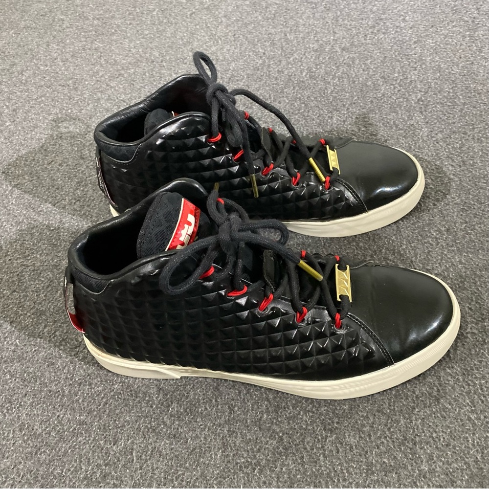 Nike LeBron 12 Lifestyle Men’s Size 9.5